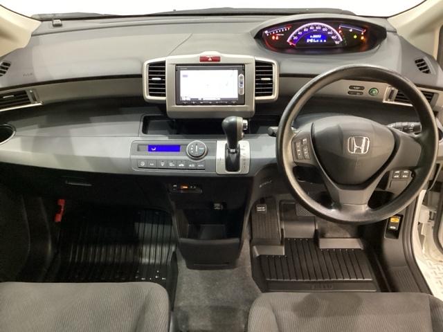 フリード Gジャストセレクション 純正メモリーナビ 社外アルミホイール 社外エンジンスターター 両側電動スライドドア 横滑り防止 バックカメラ 盗難防止 4WD(5枚目)