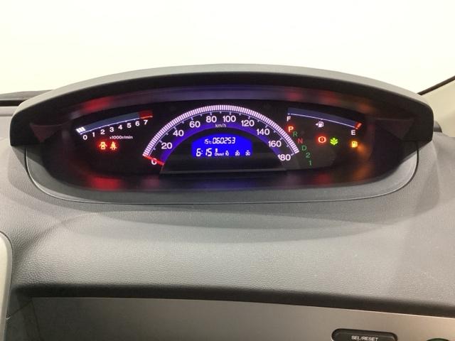 フリード Gジャストセレクション 純正メモリーナビ 社外アルミホイール 社外エンジンスターター 両側電動スライドドア 横滑り防止 バックカメラ 盗難防止 4WD(10枚目)