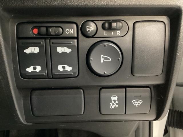 フリード Gジャストセレクション 純正メモリーナビ 社外アルミホイール 社外エンジンスターター 両側電動スライドドア 横滑り防止 バックカメラ 盗難防止 4WD(13枚目)