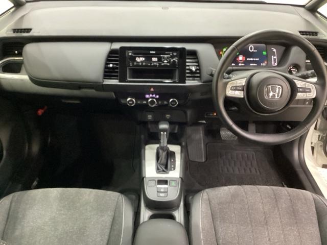 フィット ｅ：ＨＥＶホーム　純正メモリーナビ、中古スタッドレスタイヤ、ドライブレコーダー前後装着＋ＥＴＣ付　当社デモカー（5枚目）