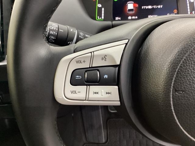 フィット ｅ：ＨＥＶホーム　純正メモリーナビ、中古スタッドレスタイヤ、ドライブレコーダー前後装着＋ＥＴＣ付　当社デモカー（11枚目）