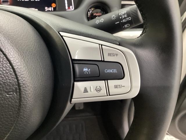 フィット ｅ：ＨＥＶホーム　純正メモリーナビ、中古スタッドレスタイヤ、ドライブレコーダー前後装着＋ＥＴＣ付　当社デモカー（12枚目）