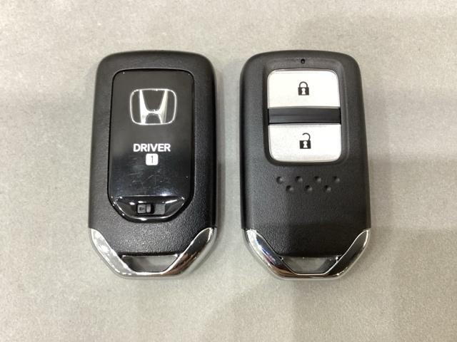 フィット ｅ：ＨＥＶホーム　純正メモリーナビ、中古スタッドレスタイヤ、ドライブレコーダー前後装着＋ＥＴＣ付　当社デモカー（13枚目）