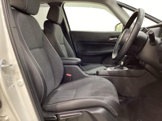 フィット ｅ：ＨＥＶホーム　純正メモリーナビ、中古スタッドレスタイヤ、ドライブレコーダー前後装着＋ＥＴＣ付　当社デモカー（18枚目）