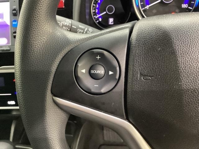 フィット １３Ｇ・Ｌパッケージ　光触媒抗菌消臭施工済　メモリーナビ　フルセグＴＶ　　バックカメラ　Ｂｌｕｅｔｏｏｔｈ接続　ＣＤ　ＤＶＤ再生可能　スマートキー　盗難防止システム　ＬＥＤヘッドライト　ＡＢＳ　運転席エアバッグ（11枚目）