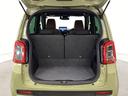 開口部も広く荷物の積み下ろしもしやすいお車となっております。シートの背もたれは5:5の割合で分割して可倒できるので、長いお荷物などを載せることもできます。