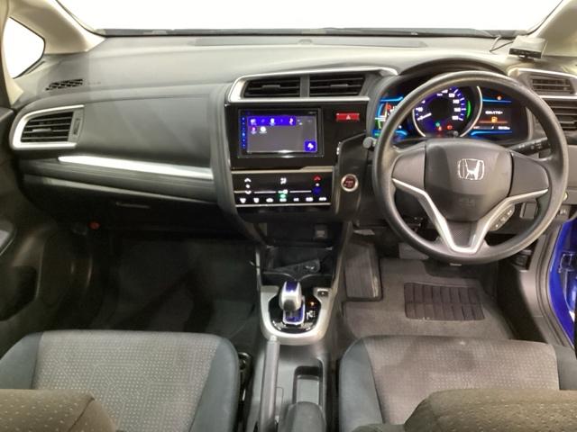 フィットハイブリッド Ｆパッケージ　光触媒抗菌消臭施工済　ＥＴＣ　Ｂｌｕｅｔｏｏｔｈ　ＣＤ　ＤＶＤ　スマートキー　プッシュスタート　ＡＢＳ　純正スチールホイール（5枚目）
