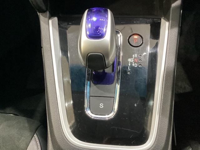 シャトル ハイブリッドX 純正メモリーナビ 純正アルミホイール ホンダセンシング クルーズコントロール 衝突軽減ブレーキ 横滑り防止 バックカメラ 盗難防止 LEDヘッドライト 4WD(8枚目)
