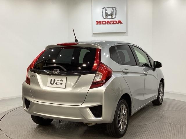 フィット 13G・Lパッケージ 純正メモリーナビ 社外アルミホイール エンジンスター 衝突軽減ブレーキ 横滑り防止 バックカメラ 盗難防止 LEDヘッドライト 4WD キーレス(3枚目)