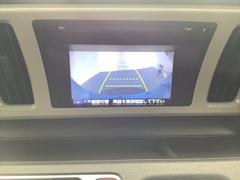 バックでの車庫入れも安心です！リアカメラが付いているバックモニター付のディスプレイオーディオを装備しております。操作線もついており距離感も画面から確認できます。 6