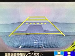 バックでの車庫入れも安心です！　リアカメラが付いているバックモニター付のナビを装備しております。操作線もついており距離感も画面から確認できます。 7