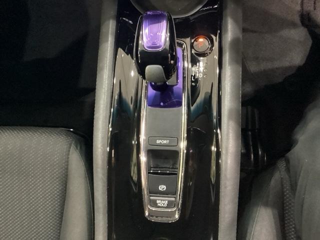 ヴェゼル ハイブリッドＸ・ホンダセンシング　４ＷＤ　光触媒抗菌消臭施工済　シートヒーター　フルセグＴＶ　ＵＳＢ　ＤＶＤ　ＣＤ　バックカメラ　ＡＢＳ　純正アルミホイール　ＥＴＣ　衝突被害軽減ブレーキ（8枚目）