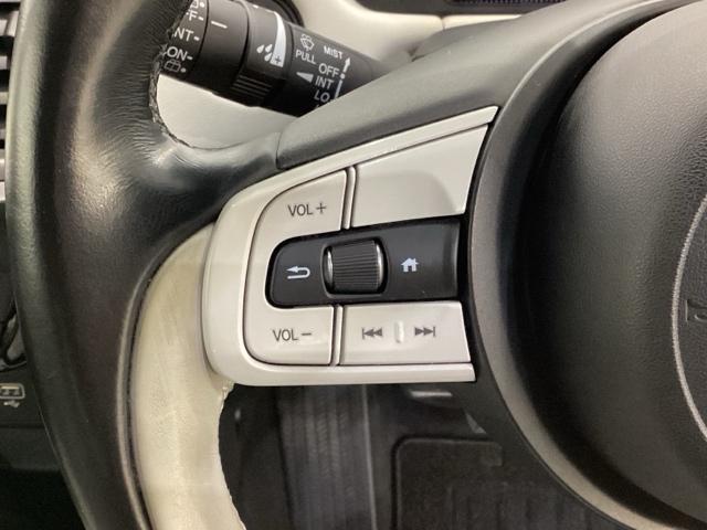 フィット ｅ：ＨＥＶホーム　ドライブレコーダー前後装備車　光触媒抗菌消臭施工済（10枚目）