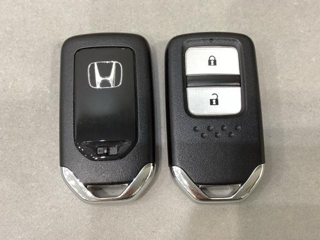 フィット ｅ：ＨＥＶホーム　ドライブレコーダー前後装備車　光触媒抗菌消臭施工済（12枚目）