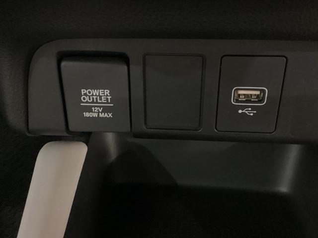 フィット ｅ：ＨＥＶホーム　ドライブレコーダー前後装備車　光触媒抗菌消臭施工済（17枚目）