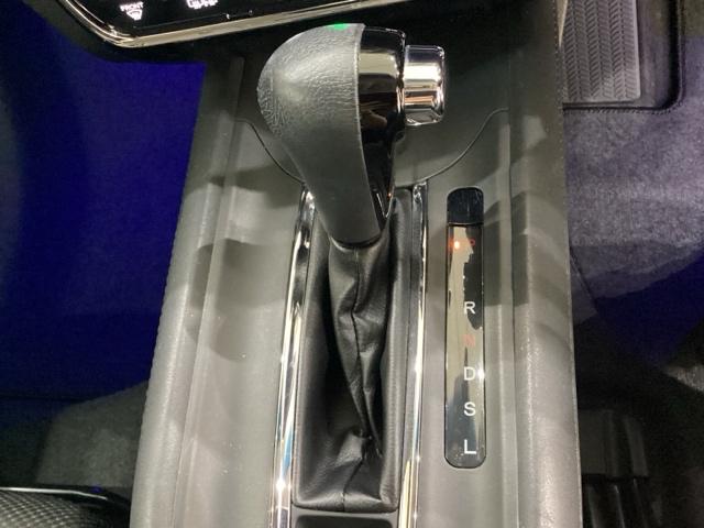 ヴェゼル Ｘ　いまコレ＋新品・フロアカーペットマット付　リモコンエンジンスターター付　光触媒抗菌消臭施工済（10枚目）