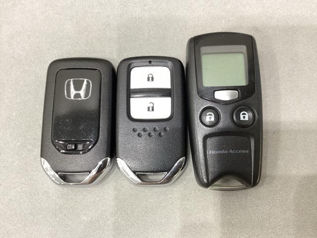 ヴェゼル Ｘ　いまコレ＋新品・フロアカーペットマット付　リモコンエンジンスターター付　光触媒抗菌消臭施工済（15枚目）