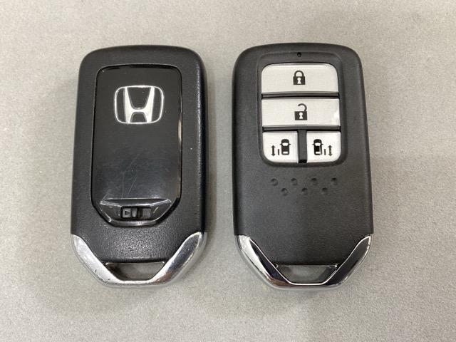 ステップワゴンスパーダ スパーダホンダセンシング　いまコレ＋新品・フロアカーペットマット付　光触媒抗菌消臭施工済（15枚目）