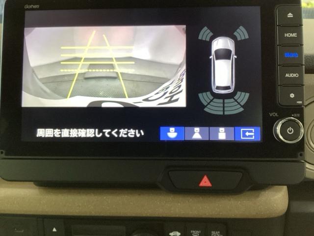バックでの車庫入れも安心です！　リアカメラが付いているバックモニター付のナビを装備しております。バンパーについているソナーや、操作線もついており距離感も画面から確認できます。