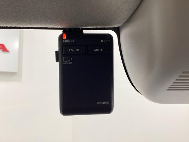 ドライブレコーダーが前方の監視をしてくれます。衝突や急ブレーキなどを感知した場合に、記録された動画が万が一の際に直前の状況を把握する手助けとなります。