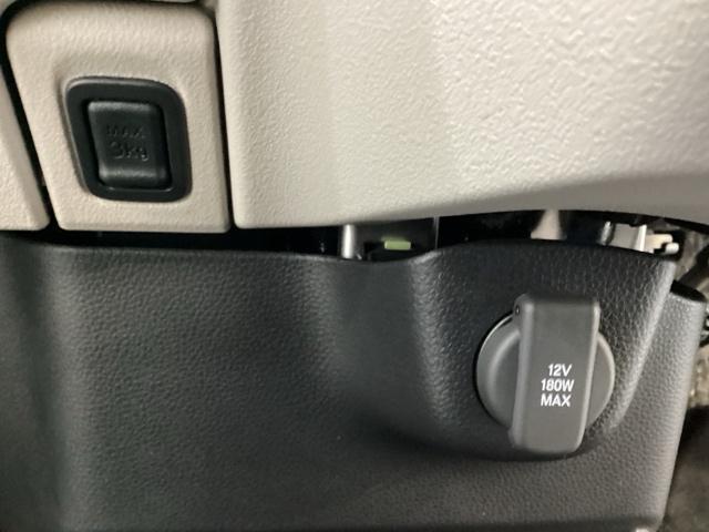 後方にもドライブレコーダーのカメラが付いています。前後両方でお車の周りを監視・記録いたします。