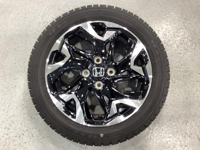 当社にてデモ走行時に装着していたワンシーズン使用の中古スタットレスタイヤ＋ホイール４本セットを用意致しました。（２０２４年製、タイヤ＋ホイールは現状渡し、保証対象外です）