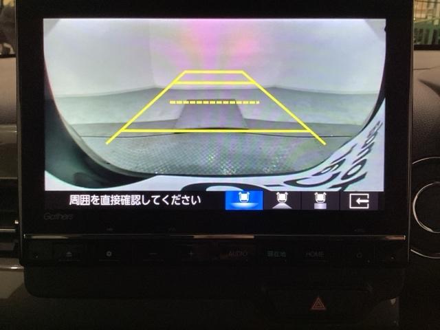 バックでの車庫入れも安心です！　リアカメラが付いているバックモニター付のナビを装備しております。操作線もついており距離感も画面から確認できます。