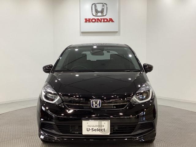 フィット e:HEVホームブラックスタイル 4WD 中古スタッドレスタイヤ、純正メモリーナビ、ドライブレコーダー前後装着+ETC付 当社デモカー フルセグTV Bluetooth接続 バックカメラ スマートキー 衝突被害軽減システム ABS(4枚目)