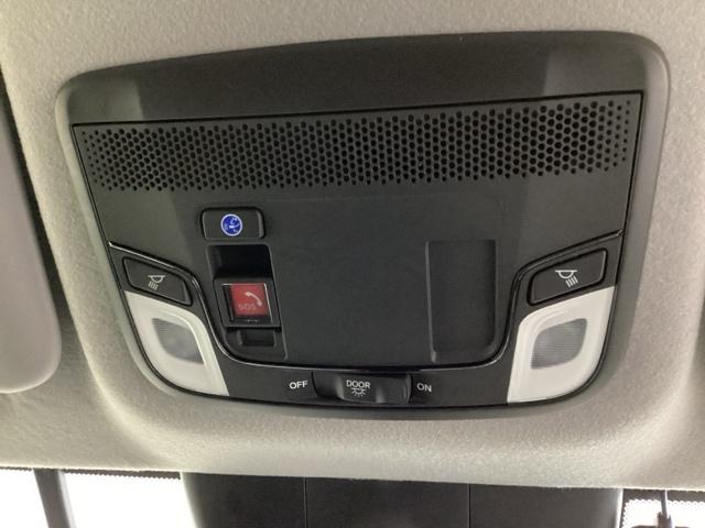 フィット e:HEVホームブラックスタイル 4WD 中古スタッドレスタイヤ、純正メモリーナビ、ドライブレコーダー前後装着+ETC付 当社デモカー フルセグTV Bluetooth接続 バックカメラ スマートキー 衝突被害軽減システム ABS(8枚目)