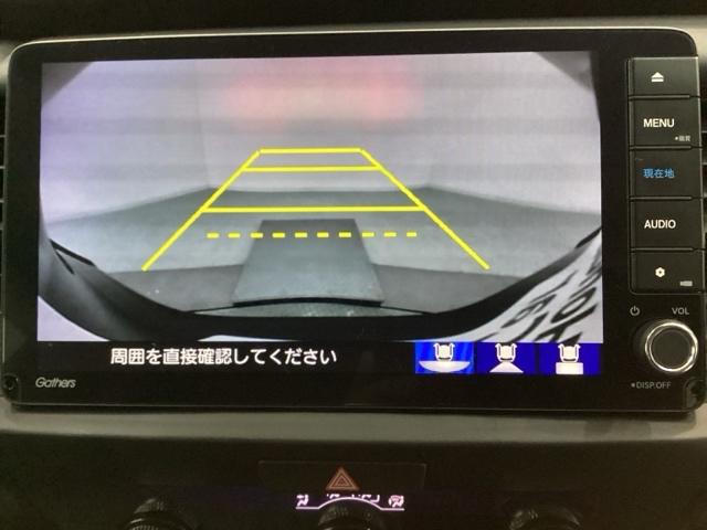 フィット e:HEVホームブラックスタイル 4WD 中古スタッドレスタイヤ、純正メモリーナビ、ドライブレコーダー前後装着+ETC付 当社デモカー フルセグTV Bluetooth接続 バックカメラ スマートキー 衝突被害軽減システム ABS(10枚目)