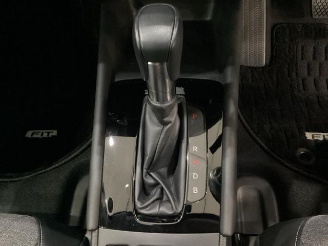 フィット e:HEVホームブラックスタイル 4WD 中古スタッドレスタイヤ、純正メモリーナビ、ドライブレコーダー前後装着+ETC付 当社デモカー フルセグTV Bluetooth接続 バックカメラ スマートキー 衝突被害軽減システム ABS(11枚目)