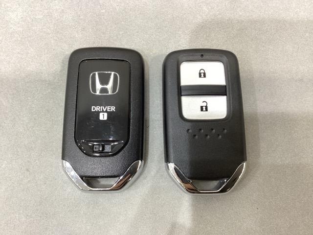 フィット e:HEVホームブラックスタイル 4WD 中古スタッドレスタイヤ、純正メモリーナビ、ドライブレコーダー前後装着+ETC付 当社デモカー フルセグTV Bluetooth接続 バックカメラ スマートキー 衝突被害軽減システム ABS(16枚目)