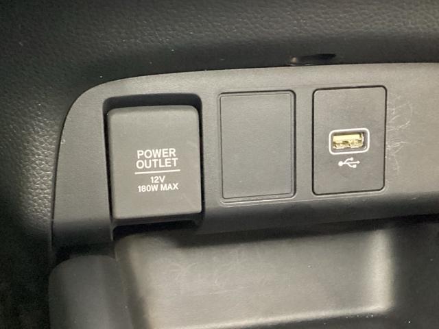 フィット e:HEVホームブラックスタイル 4WD 中古スタッドレスタイヤ、純正メモリーナビ、ドライブレコーダー前後装着+ETC付 当社デモカー フルセグTV Bluetooth接続 バックカメラ スマートキー 衝突被害軽減システム ABS(21枚目)