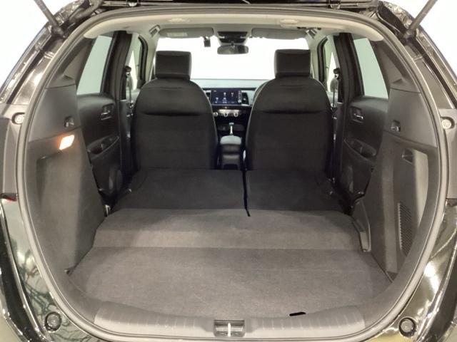 フィット e:HEVホームブラックスタイル 4WD 中古スタッドレスタイヤ、純正メモリーナビ、ドライブレコーダー前後装着+ETC付 当社デモカー フルセグTV Bluetooth接続 バックカメラ スマートキー 衝突被害軽減システム ABS(27枚目)