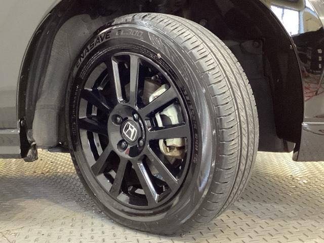 フィット e:HEVホームブラックスタイル 4WD 中古スタッドレスタイヤ、純正メモリーナビ、ドライブレコーダー前後装着+ETC付 当社デモカー フルセグTV Bluetooth接続 バックカメラ スマートキー 衝突被害軽減システム ABS(29枚目)