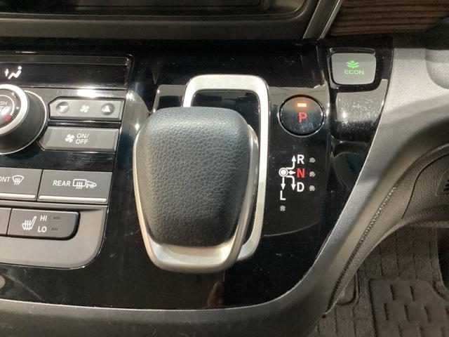 フリードハイブリッド ハイブリッド・クロスターホンダセンシング　４ＷＤ　両側電動スライドドア　光触媒抗菌消臭施工済　ドライブレコーダー　メモリーナビ　フルセグＴＶ　Ｂｌｕｅｔｏｏｔｈ接続　バックカメラ　スマートキー　衝突被害軽減システム　盗難防止システム（7枚目）