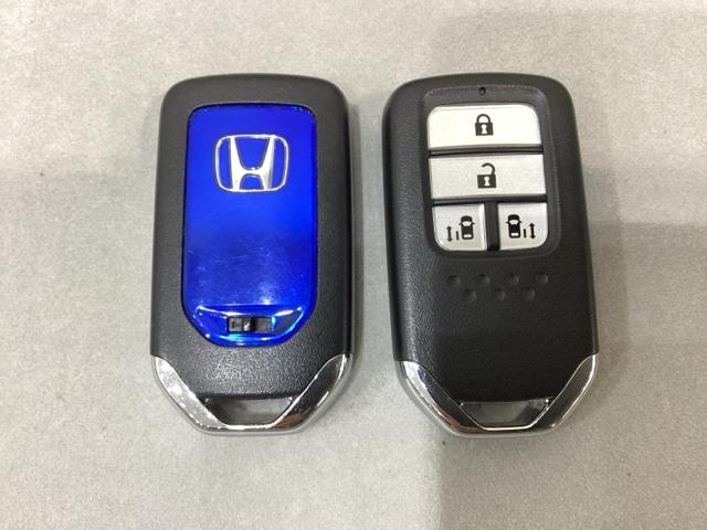 フリードハイブリッド ハイブリッド・クロスターホンダセンシング　４ＷＤ　両側電動スライドドア　光触媒抗菌消臭施工済　ドライブレコーダー　メモリーナビ　フルセグＴＶ　Ｂｌｕｅｔｏｏｔｈ接続　バックカメラ　スマートキー　衝突被害軽減システム　盗難防止システム（12枚目）