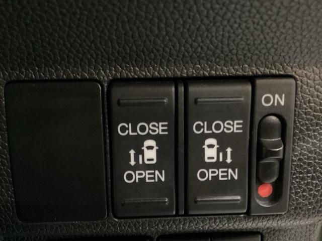 フリードハイブリッド ハイブリッド・クロスターホンダセンシング　４ＷＤ　両側電動スライドドア　光触媒抗菌消臭施工済　ドライブレコーダー　メモリーナビ　フルセグＴＶ　Ｂｌｕｅｔｏｏｔｈ接続　バックカメラ　スマートキー　衝突被害軽減システム　盗難防止システム（13枚目）