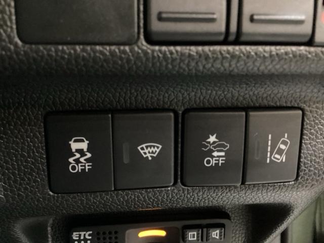 フリードハイブリッド ハイブリッド・クロスターホンダセンシング　４ＷＤ　両側電動スライドドア　光触媒抗菌消臭施工済　ドライブレコーダー　メモリーナビ　フルセグＴＶ　Ｂｌｕｅｔｏｏｔｈ接続　バックカメラ　スマートキー　衝突被害軽減システム　盗難防止システム（14枚目）