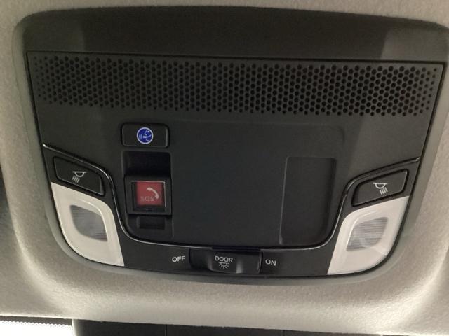 フィット ｅ：ＨＥＶホーム　純正メモリーナビ　ドライブレコーダー　キーレス　ホンダセンシング　クルーズコントロール　衝突軽減ブレーキ　横滑り防止　障害物センサー　盗難防止　バックカメラ　ＬＥＤヘッドライト　４ＷＤ（8枚目）