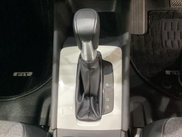 フィット ｅ：ＨＥＶホーム　純正メモリーナビ　ドライブレコーダー　キーレス　ホンダセンシング　クルーズコントロール　衝突軽減ブレーキ　横滑り防止　障害物センサー　盗難防止　バックカメラ　ＬＥＤヘッドライト　４ＷＤ（11枚目）