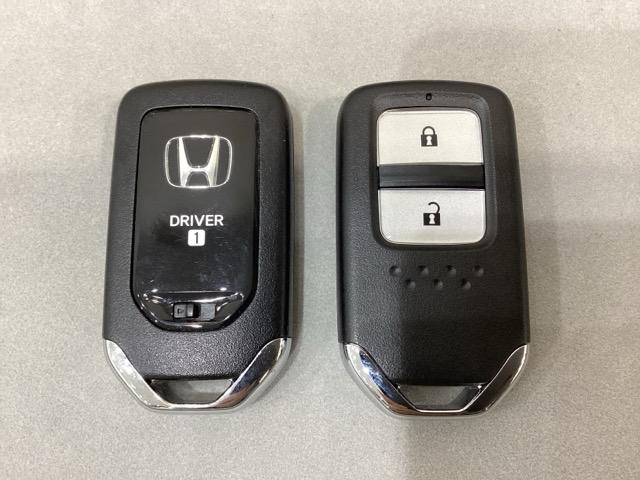 フィット ｅ：ＨＥＶホーム　純正メモリーナビ　ドライブレコーダー　キーレス　ホンダセンシング　クルーズコントロール　衝突軽減ブレーキ　横滑り防止　障害物センサー　盗難防止　バックカメラ　ＬＥＤヘッドライト　４ＷＤ（16枚目）