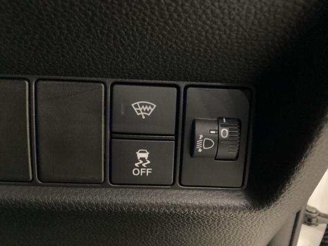 フィット ｅ：ＨＥＶホーム　純正メモリーナビ　ドライブレコーダー　キーレス　ホンダセンシング　クルーズコントロール　衝突軽減ブレーキ　横滑り防止　障害物センサー　盗難防止　バックカメラ　ＬＥＤヘッドライト　４ＷＤ（17枚目）