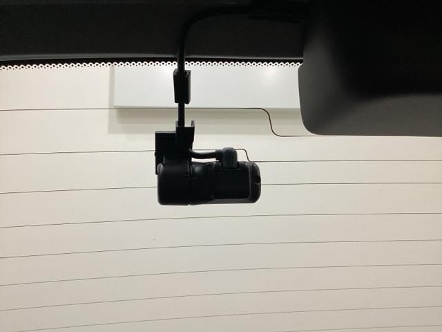 フィット ｅ：ＨＥＶホーム　純正メモリーナビ　ドライブレコーダー　キーレス　ホンダセンシング　クルーズコントロール　衝突軽減ブレーキ　横滑り防止　障害物センサー　盗難防止　バックカメラ　ＬＥＤヘッドライト　４ＷＤ（20枚目）