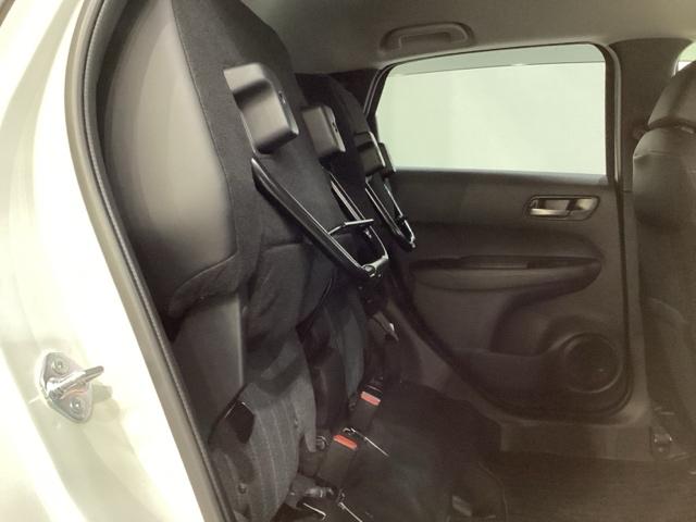 フィット ｅ：ＨＥＶホーム　純正メモリーナビ　ドライブレコーダー　キーレス　ホンダセンシング　クルーズコントロール　衝突軽減ブレーキ　横滑り防止　障害物センサー　盗難防止　バックカメラ　ＬＥＤヘッドライト　４ＷＤ（24枚目）