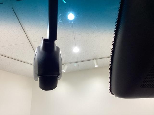 ドライブレコーダーが前方の監視をしてくれます。衝突や急ブレーキなどを感知した場合に、記録された動画が万が一の際に直前の状況を把握する手助けとなります。