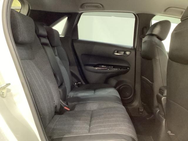 座面も厚みがあり背もたれも高く、ゆったりくつろいでお乗りいただけるシートです。