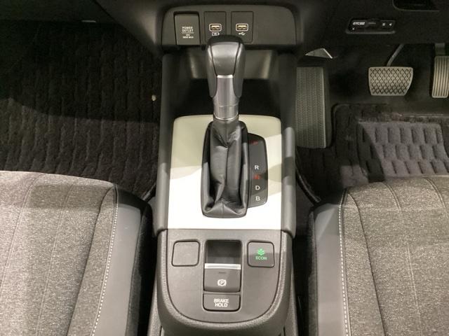 フィット ｅ：ＨＥＶホーム　当社レンタアップ　ドライブレコーダー前後装備車　光触媒抗菌消臭施工済（9枚目）