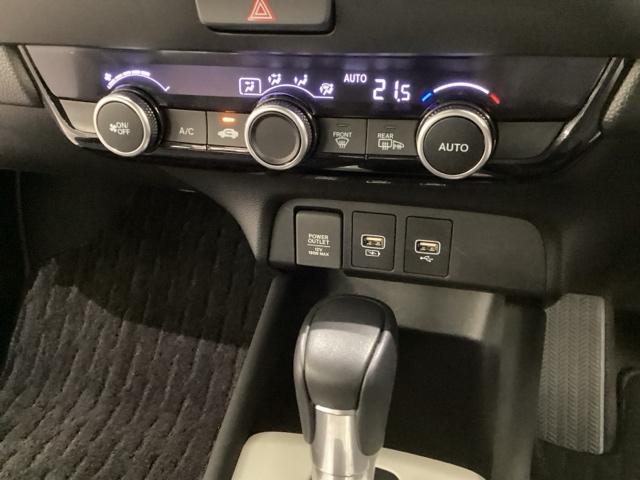 フィット ｅ：ＨＥＶホーム　当社レンタアップ　ドライブレコーダー前後装備車　光触媒抗菌消臭施工済（10枚目）