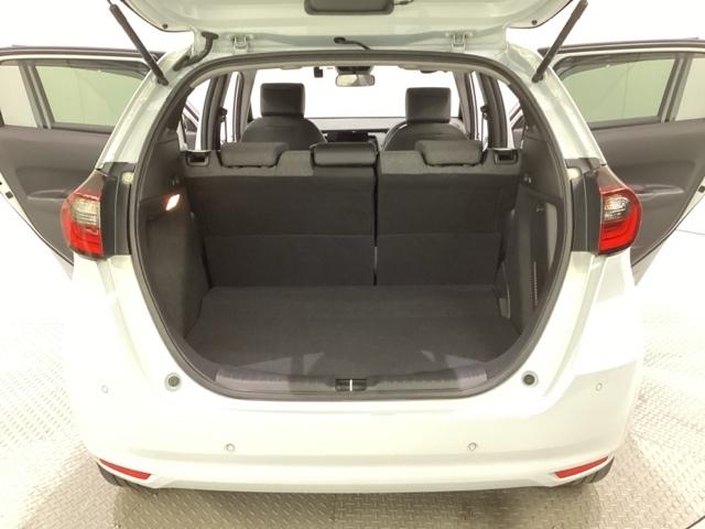 フィット ｅ：ＨＥＶホーム　当社レンタアップ　ドライブレコーダー前後装備車　光触媒抗菌消臭施工済（21枚目）